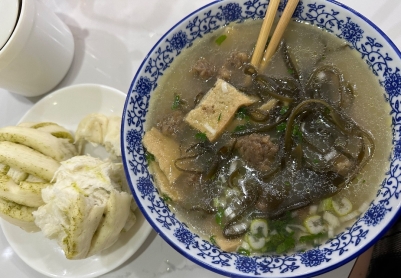 义乌五爱「双飞燕饺子」的丸子烩菜