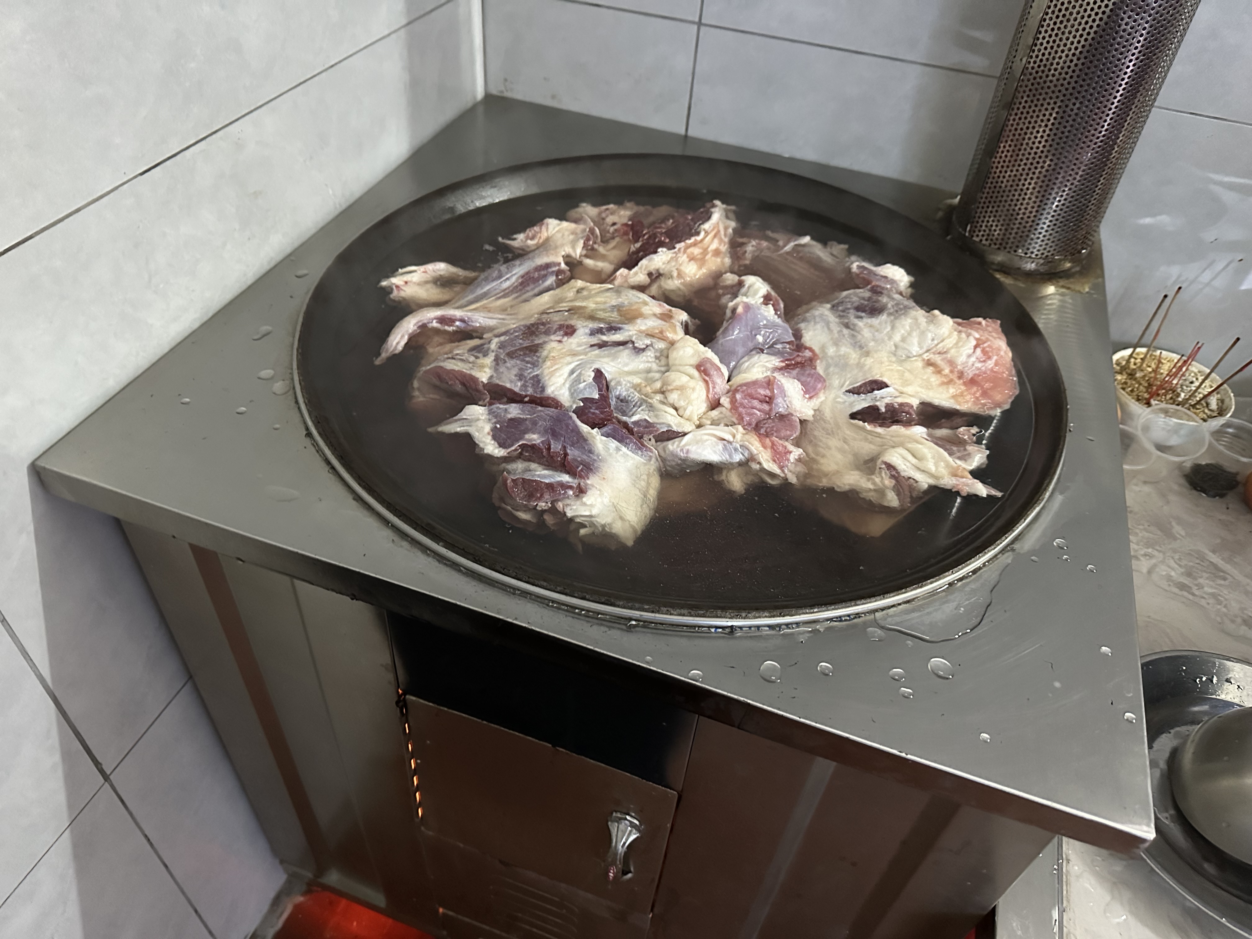 你来肇庆山里看看我们山庄的羊肉